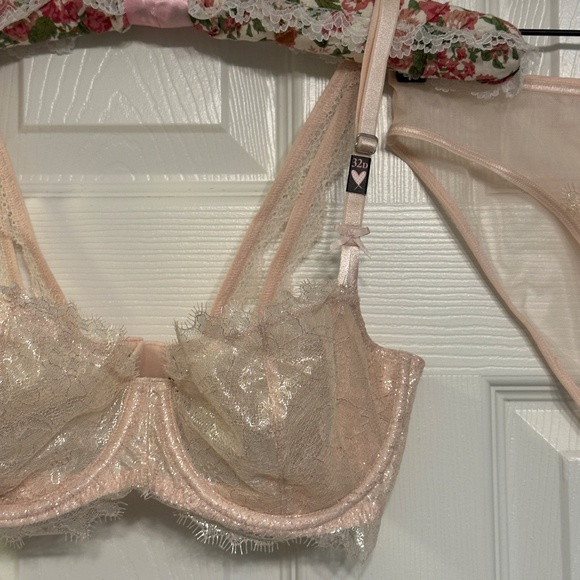 Victoria’s Secret - Ballet Pink w/Silver Shimmer & EyelashTrim - Bra & Panty Set - Picture 2 of 9